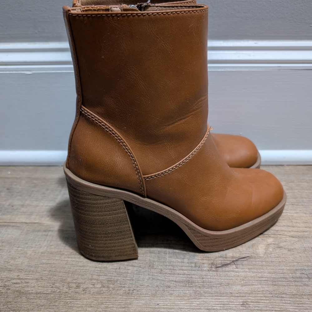 Women's Tan Ankle Boots